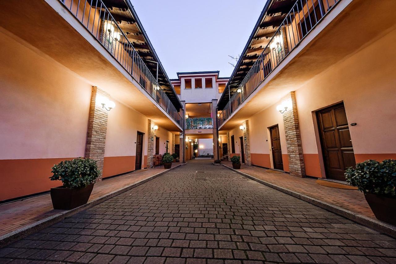 Excel Hotel Naviglio - Ca'Bianca Milão Exterior foto